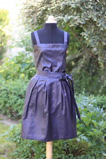 Ensemble jupe, ceinture & caraco (vue de devant)