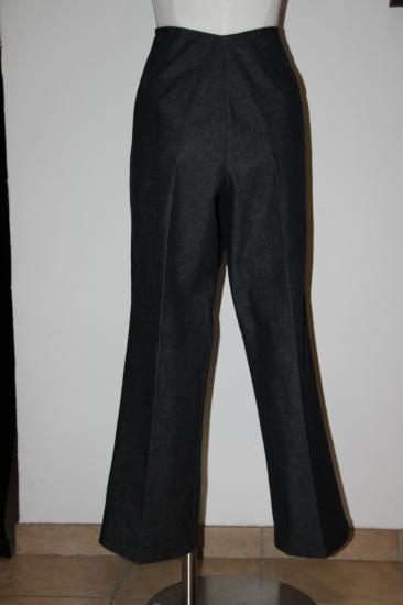Pantalon avec pinces et pli marqué (dos)