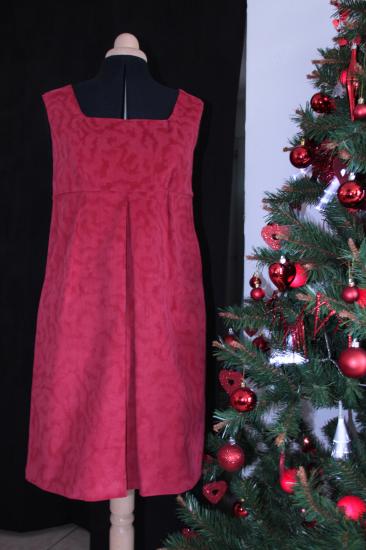 Robe chasuble avec pli et découpe sur le devant