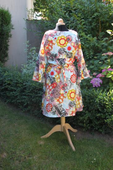 Robe estivale avec manches évasées (dos)