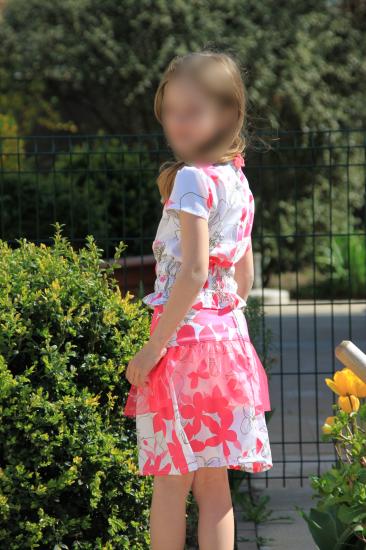 Jupe avec volant en tulle et haut petites manches  et bas smockées (dos)